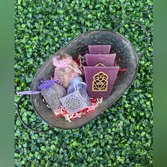 Botanical Wellness & Crystal Set | Rest • Love • Tranquility - Picture 9 of 10